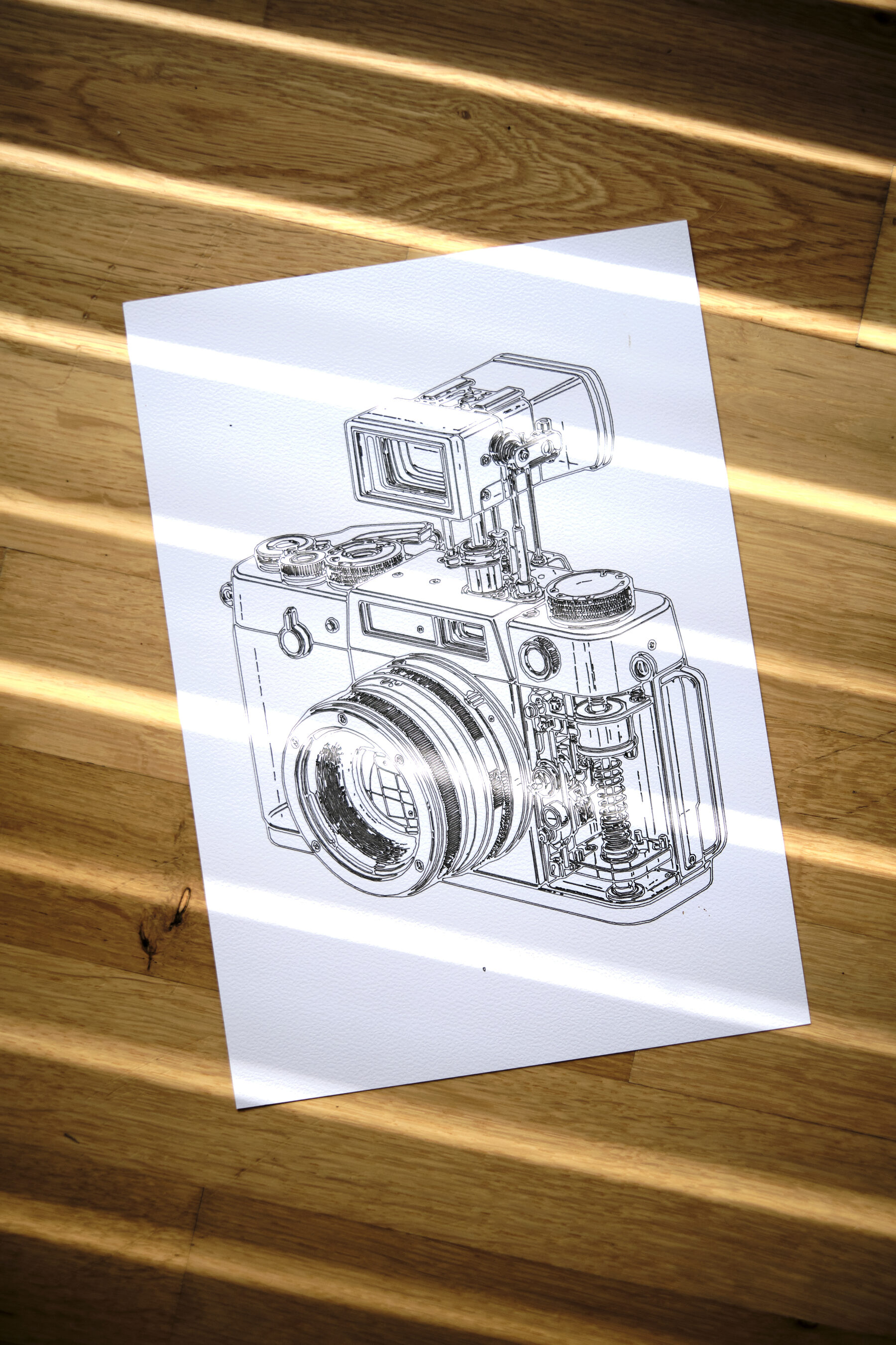 Kamera als technische Explosionszeichnung — dritte Stiltechnik neben Scribble und Typewriter-Art beim Foto als Zeichnung