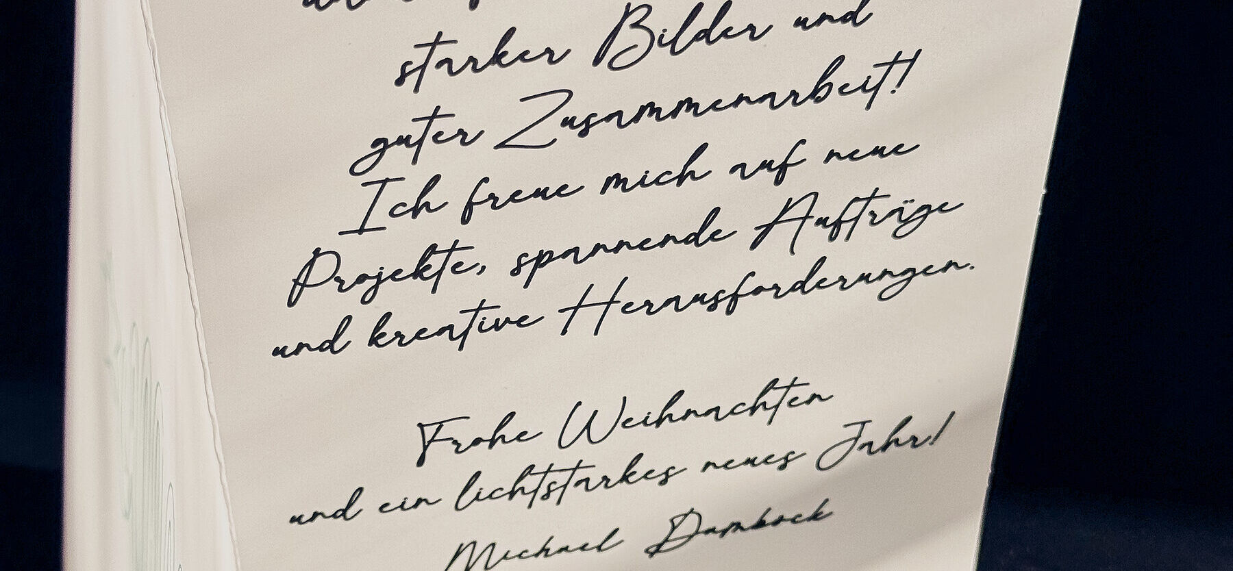 Handgeschriebene Weihnachtskarte mit persönlichem Text und Unterschrift – Premium-Kundenbindung vom Schreibroboter Stuttgart