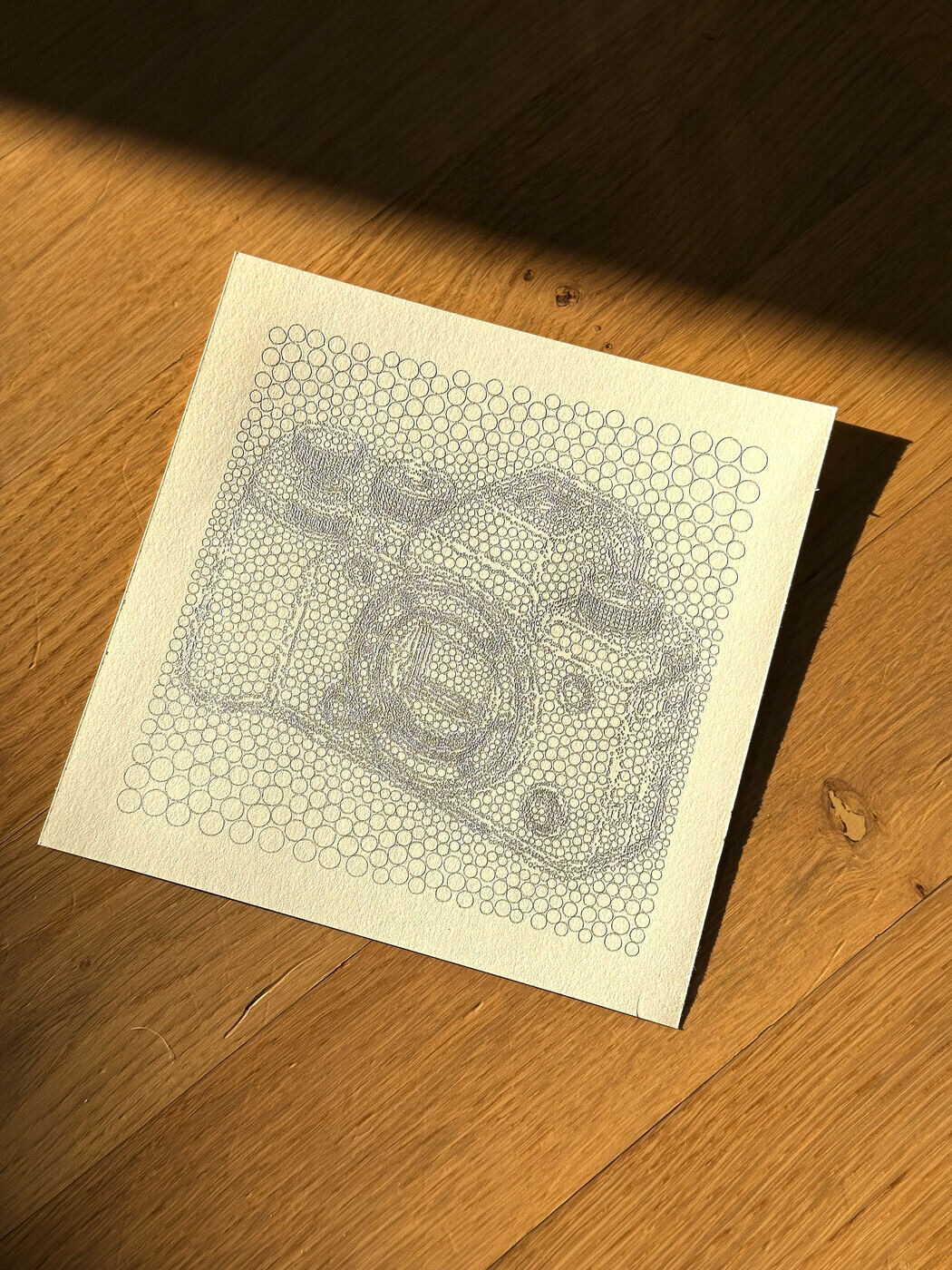 Kamera als Produkt-Illustration aus konzentrischen Kreisen gezeichnet